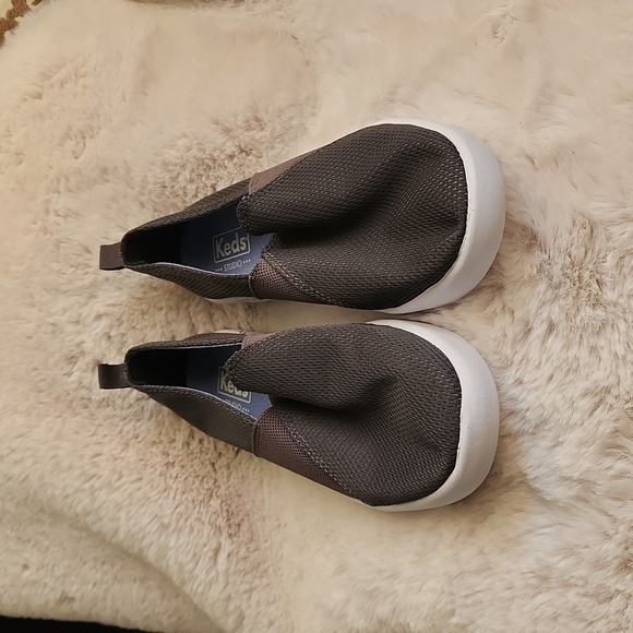 NWOB Keds Grey Slip On Shoe-Size 8.5​​​​​​​ - Picture 2 of 6